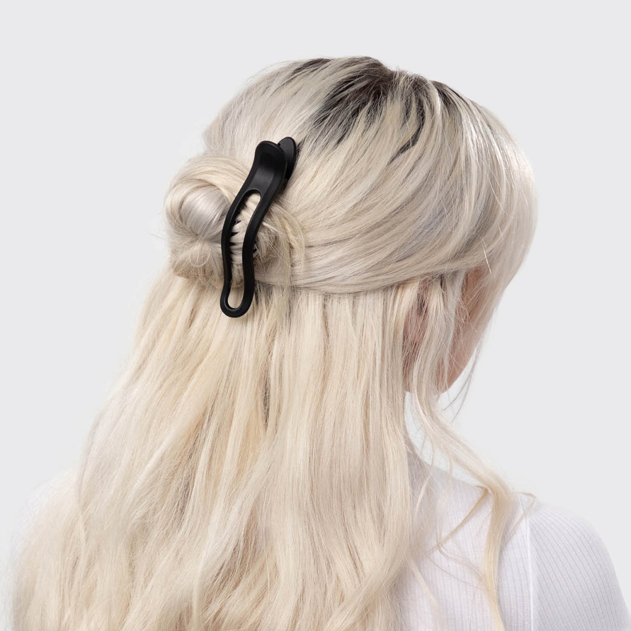 Black & Tort Curved Flat Lay Claw Clips 2pc Set - Image 4