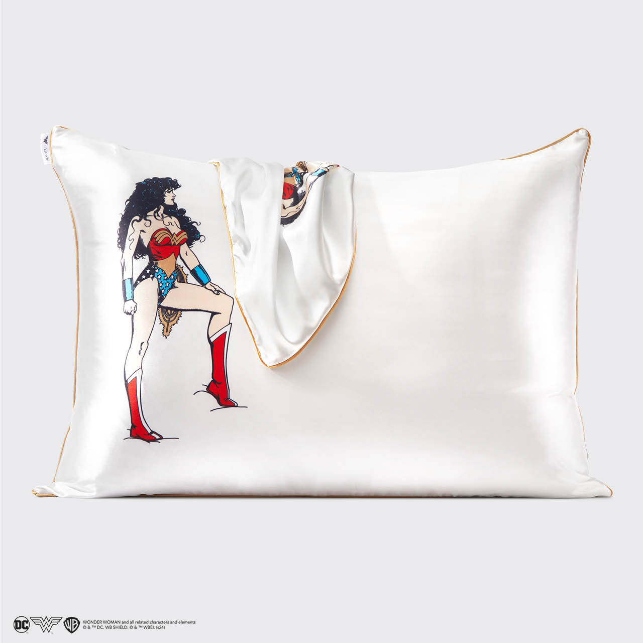 Kitsch x Wonder Woman Satin Pillowcase in Believe in Wonder - Image 4