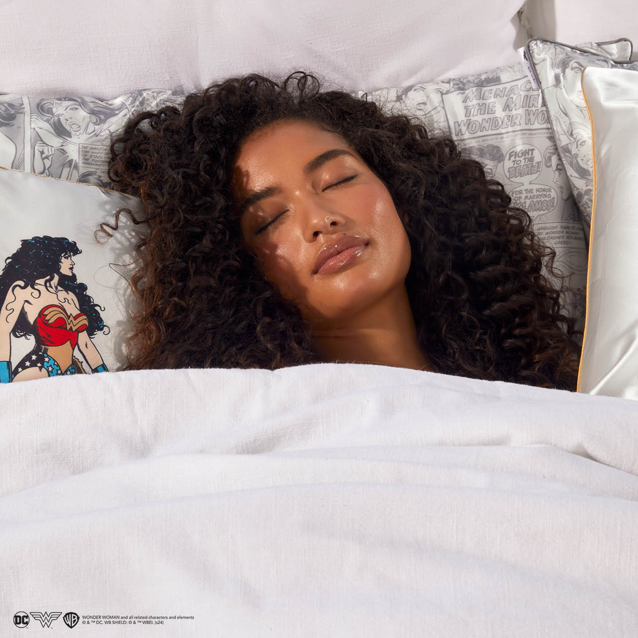 Alternative view of Kitsch x Wonder Woman Satin Pillowcase in Comic Print - King