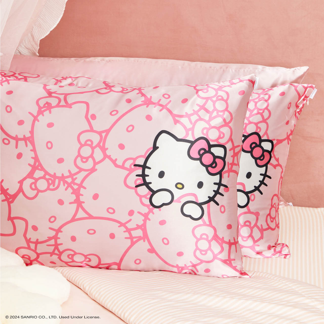Kitsch x Hello Kitty Satin Pillowcase in Pink Hello Kitty Faces - King - Image 5