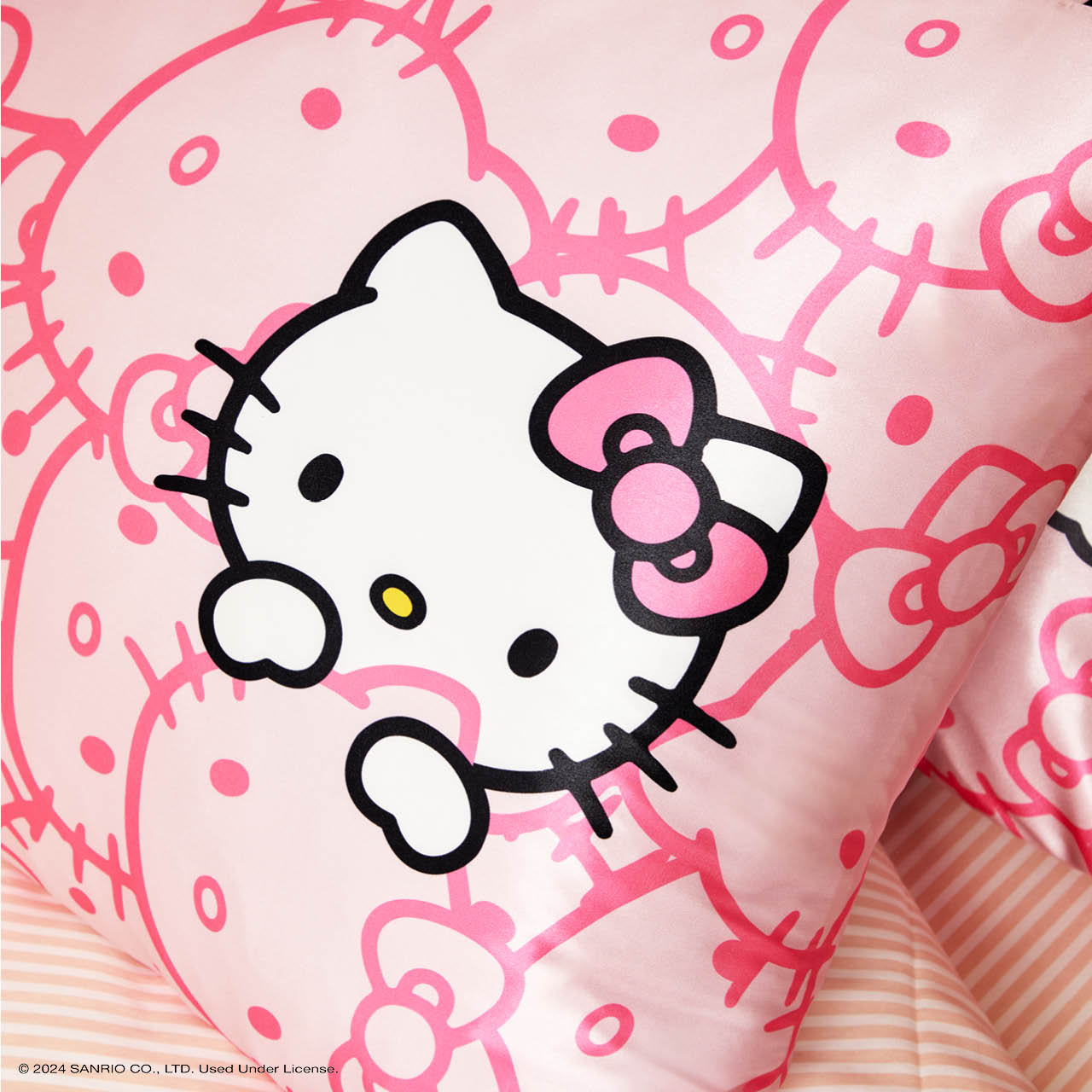 Kitsch x Hello Kitty Satin Pillowcase in Pink Hello Kitty Faces - King - Image 4